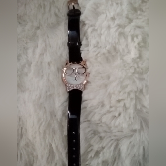 Brand new women's rose gold cat watch - Picture 4 of 7